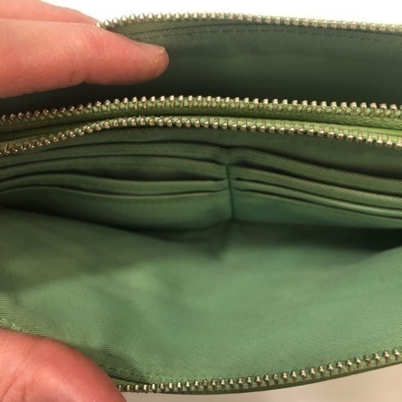Coach double zipper green leather wristlet clutch